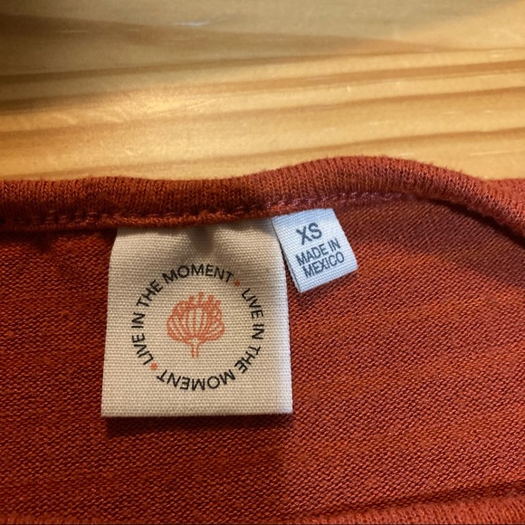 Live in the Moment Women’s Long Sleeve Burnt Orange Top Size XS - Picture 5 of 7